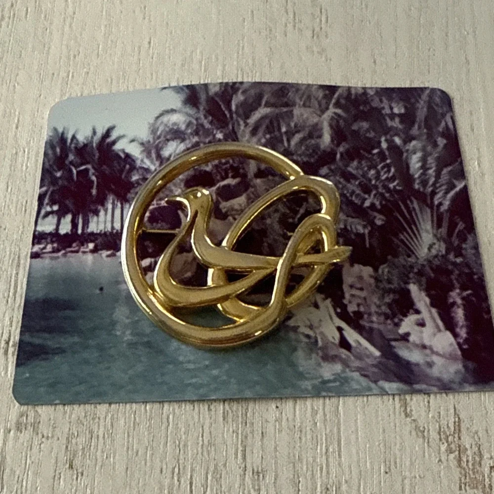 Vintage Signed 95 Kobi Ariel Studio Dove Gold‎ Brooch